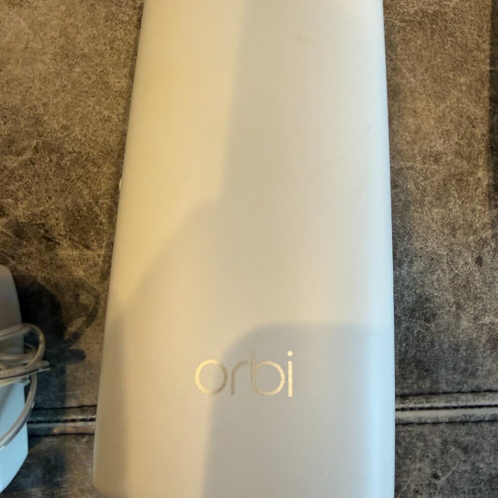 NETGEAR ORBI MODEL RBR 20 ROUTER WHITE HOME MESH TRI-BAND (INCLUDES MODEM) - Picture 3 of 4